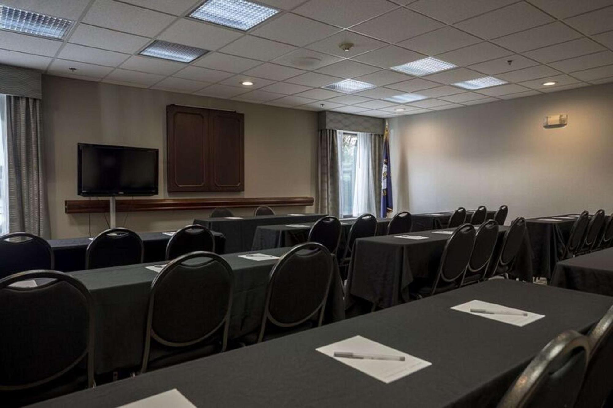 Hampton Inn Сомерсет Экстерьер фото