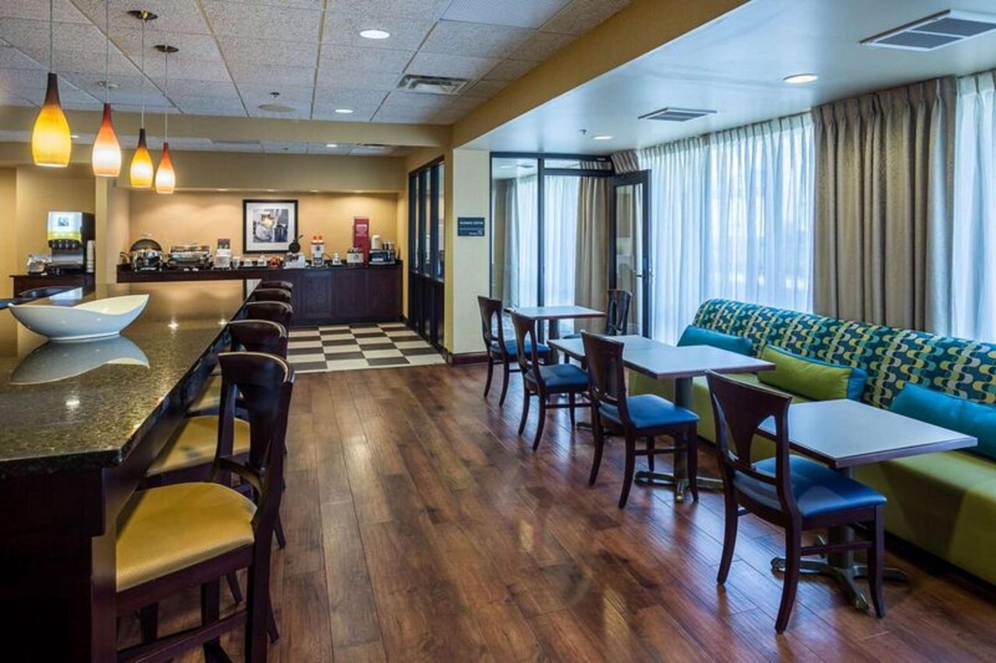 Hampton Inn Сомерсет Экстерьер фото